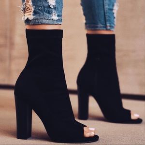 Heeled boots